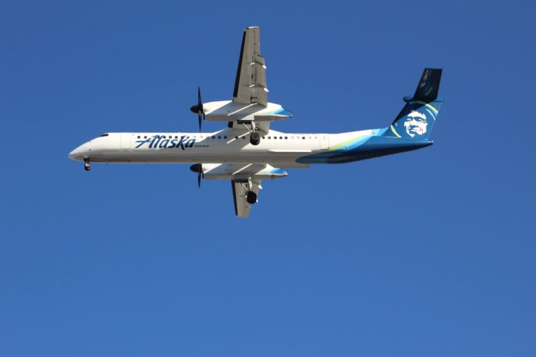 “Alaska Airlines Discovers Numerous Loose Bolts in Boeing 737 Max 9 Jets”