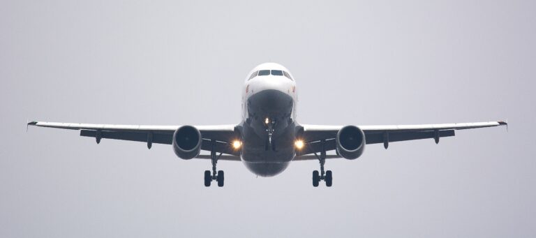 “Passenger Restrained After Attempting to Open Emergency Door on Air Canada Flight”